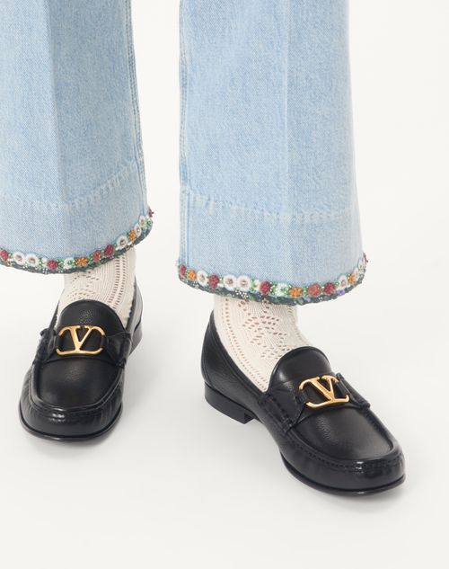 Valentino Garavani - Vlogo Signature Buffalo Loafer 20mm - Black - Woman - Loafers